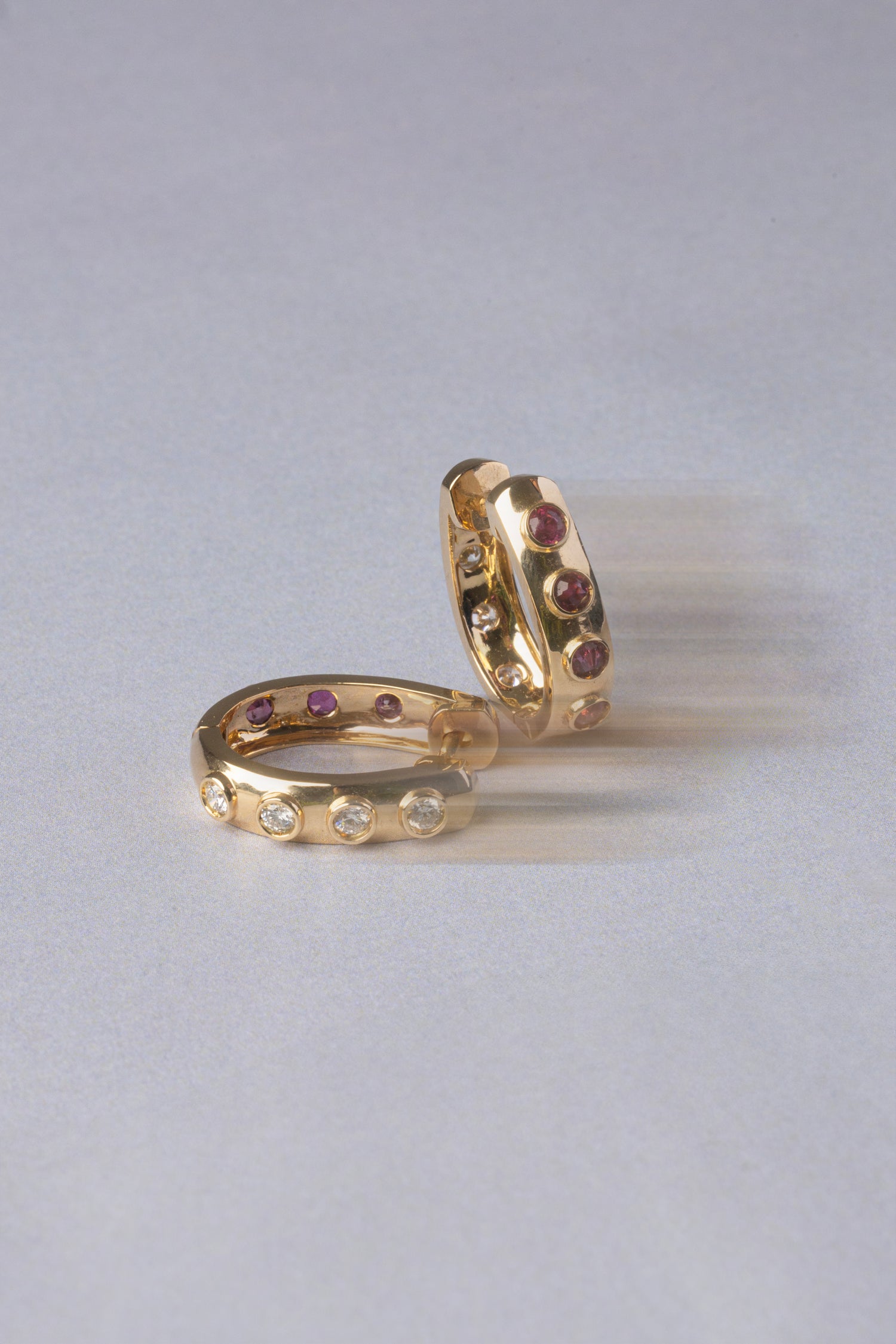 Gemstones or precious metals